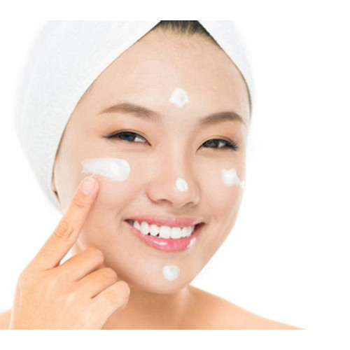 Chăm sóc da mặt đúng cách tại nhà với các bước thực hiện đơn giản sẽ giúp bạn sở hữu làn da khỏe mạnh, tươi tắn. Hãy tham khảo những bước chăm sóc da mặt cơ bản hàng ngày tại nhà dưới đây để có kết quả tốt nhất.