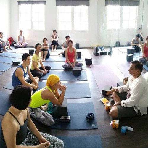 Thầy Sandeep, người đã tốt nghiệp Physiotherapy tai India và MSC PT tại Đai học Brington, Anh trực tiếp chia sẻ về kiến thức Giải phẫu học và phòng ngừa chấn thương khi tập luyện Yoga